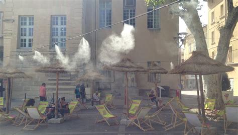 Canicule La Mairie De Carpentras Installe Des Brumisateurs Dans La