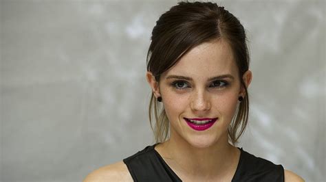 Aktris Emma Watson Wallpaper Hd Wallpaperbetter