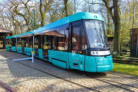 VGF Straßenbahn Frankfurt Alstom Citadis SX05 T Wagen 302 am 08 04 23