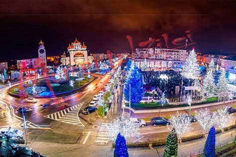 MIOVENI SE APRIND LUMINILE DE SĂRBĂTORI Momentul Zilei