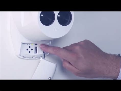 apollo fire alarm systems fireray  motarised  beam detector