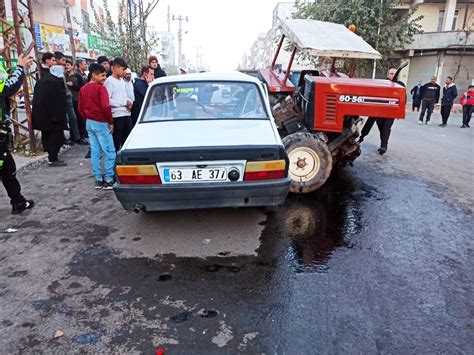 Otomobil Ile Arp An Trakt R Ikiye B L Nd Feci Kazada Yaral Lar Var