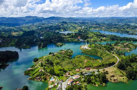 How To Get To Guatapé From Medellin: Bus or Tour | TPMT