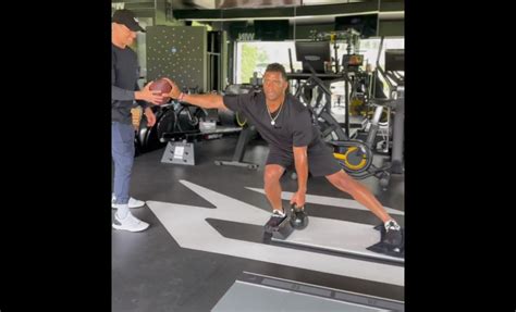 Denver Broncos: Russell Wilson posts workout video on Twitter