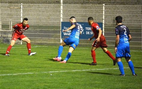 Vendée Football National 3 Fontenay Soffre Un Beau Cadeau Avant