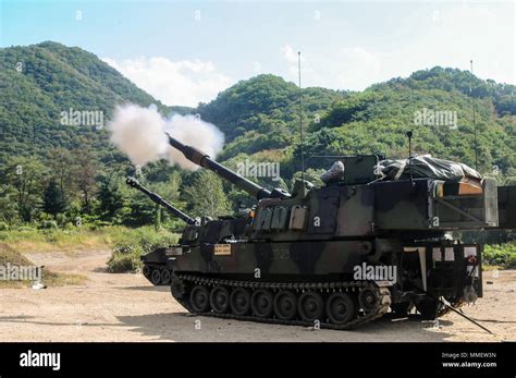 Un Paladin M109 feux durant un exercice de tir réel pour 3e Bataillon