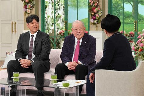 12日に放送される「徹子の部屋」の一場面。息子の克則氏（右）とともに黒柳徹子と談笑する野村克也さん ― スポニチ Sponichi Annex 芸能