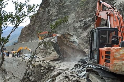 Landslide Blocks Srinagar Jammu Highway Traffic Suspended Asia News