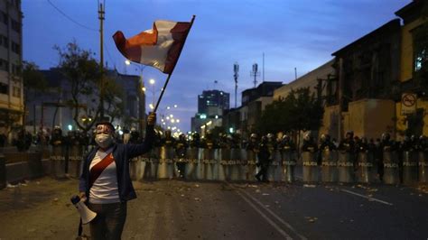 Protestas En Perú Dejan Al Menos Dos Muertos Y Decenas De Heridos Delfinocr