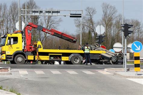 Policija O Te Koj Prometnoj Kod Gorice Voza Auta Pro Ao Kroz Crveno