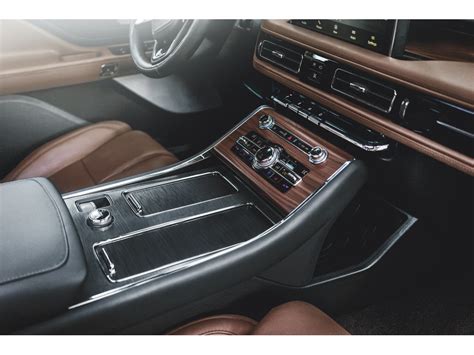 2023 Lincoln Aviator: 89 Interior Photos | U.S. News