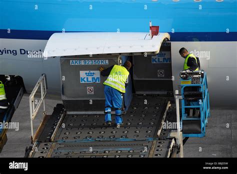 Cargo aircraft loading hi-res stock photography and images - Alamy