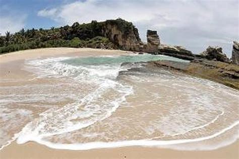 Pantai Soge Keindahan Pesisir Pacitan