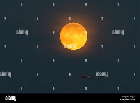 Plano De Ba Debajo De La Luna De Sangre Fotografías E Imágenes De Alta Resolución Alamy