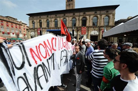 Foto Primo Maggio Le Contestazioni Di Bologna Repubblica It