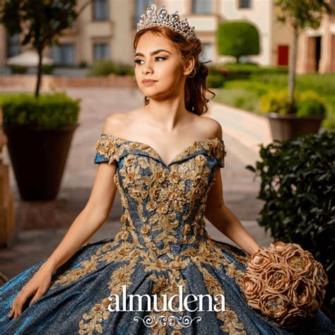 Vestido Para Quincea Era Azul Con Oro Sin Hombros De Gala Almudena