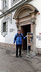 File Tiroler Volkskunstmuseum Und Hofkirche Innsbruck Eingang