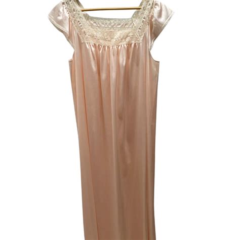 Vanity Fair Womens Pink Nightie S