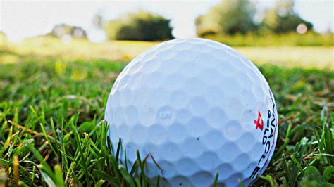 Choosing The Best Golf Balls – Buying Guide & Top 5 Reviews