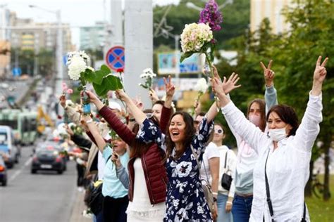 Belarus Tausende Frauen Protestieren Gegen Polizeigewalt DER SPIEGEL