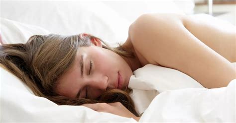 Lingerie Expert Explains Why You Should Sleep Without Underwear This Summer Mirror Online