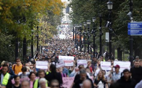 Tausende Menschen Demonstrieren In Moskau F R Freie Wahlen Ch