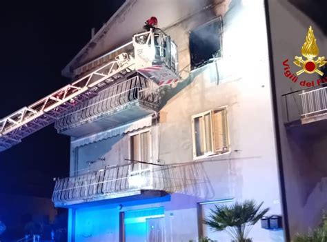 Incendio In Casa Coppia Di Anziani Salvata Da Un Vicino Osimo E Dintorni