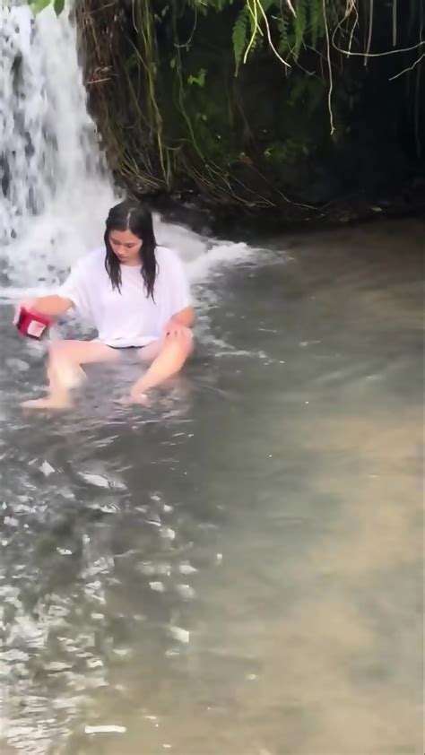 Marlboroqueensex Mandi Di Air Terjun Eporner