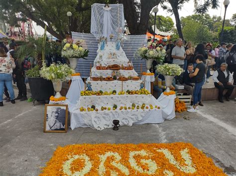 El SNTE celebra con los tulenses el día de muertos montan ofrendas en