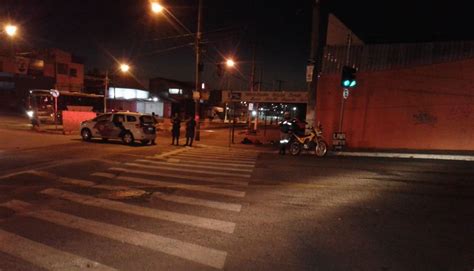 Motociclista Morre Ap S Colidir Nibus E Poste Na Avenida Ruy