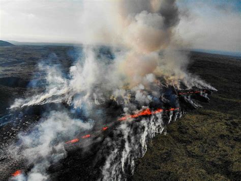 Las impactantes imágenes de la erupción del volcán islandés Litli