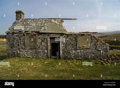 Old Abandoned Farm House In The Yorkshire Dales Stock Photo Alamy