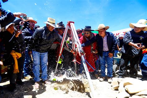 Inicia Asfaltado De La Iii Etapa Del V A Vizcachani Caylloma Con Una