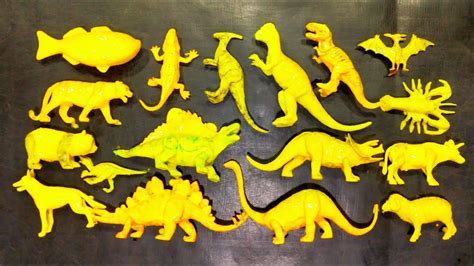 Membersihkan Dinosaurus Penuh Slime Kuning T Rex Triceratops