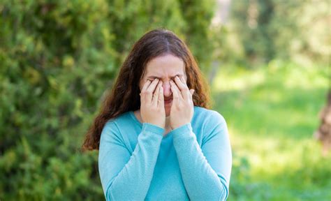 Seasonal Eye Allergies: Symptoms, Prevention, and Treatment