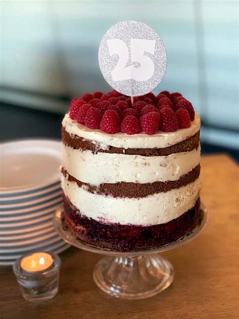 Raspberry White Chocolate Naked Cake USA Kulinarisch