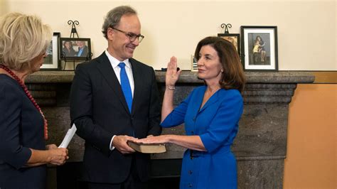 Kathy Hochul Sworn In As New Yorks First Woman Governor