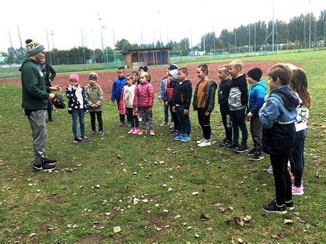 Schnuppertag Der A Bei Den Grasshoppers In Traiskirchen Volksschule