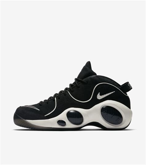 Nike Air Zoom Flight 95 'Black & Sail'. Nike SNKRS