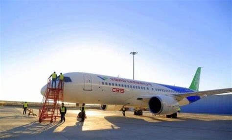 国产大飞机c919首飞成功 对标波音b737和空客a320新闻频道中华网