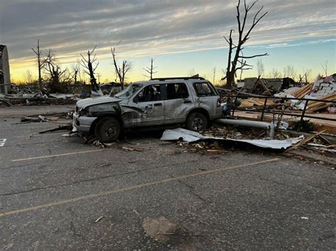 Man Captures The Aftermath Of The Mayfield, KY Tornado In 8 ...