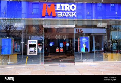 Metro bank branch hi-res stock photography and images - Alamy