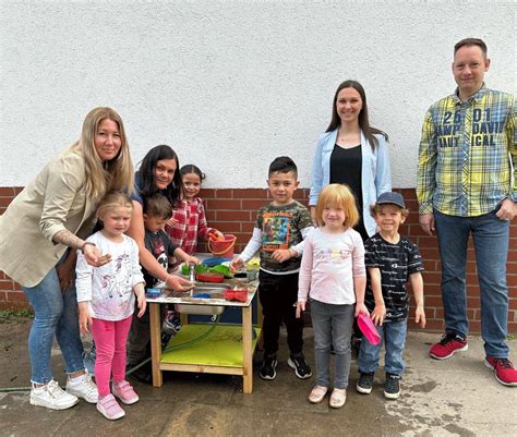 Volksbank Eg Verschenkt Vrmobil Kinderbus Und Matschk Chen Im Wert Von