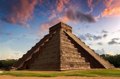 EL MITO DEL DESCENSO DE KUKULKÁN LA SERPIENTE EMPLUMADA DE CHICHÉN