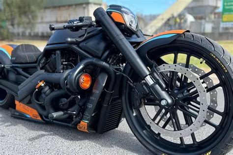 Harley-Davidson V-Rod '2023 McLaren F1' by DGD Custom