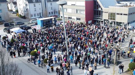 Schanzacker Demo in Tamm 600 Menschen gehen gegen Lea auf Straße