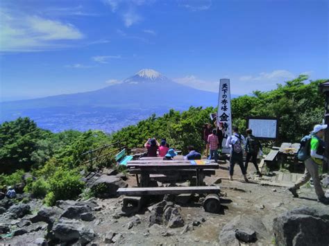 Guided hiking tour around Mount Fuji. Hiking trip. JMGA leader