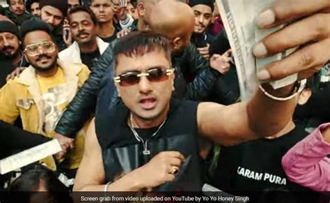 Yo Yo Honey Singh Famous Trailer हनी सिंह की डॉक्यूमेंट्री में अमिताभ और सलमान भाईजान ने कह