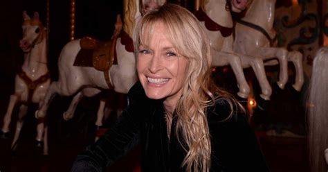 Estelle Lefébure sexy en bikini elle dévoile sa silhouette de rêve à ans Femmeactuelle fr