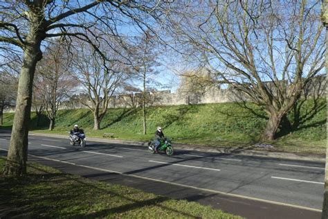 Daffodils On The Walls © Ds Pugh Cc By Sa20 Geograph Britain And Ireland